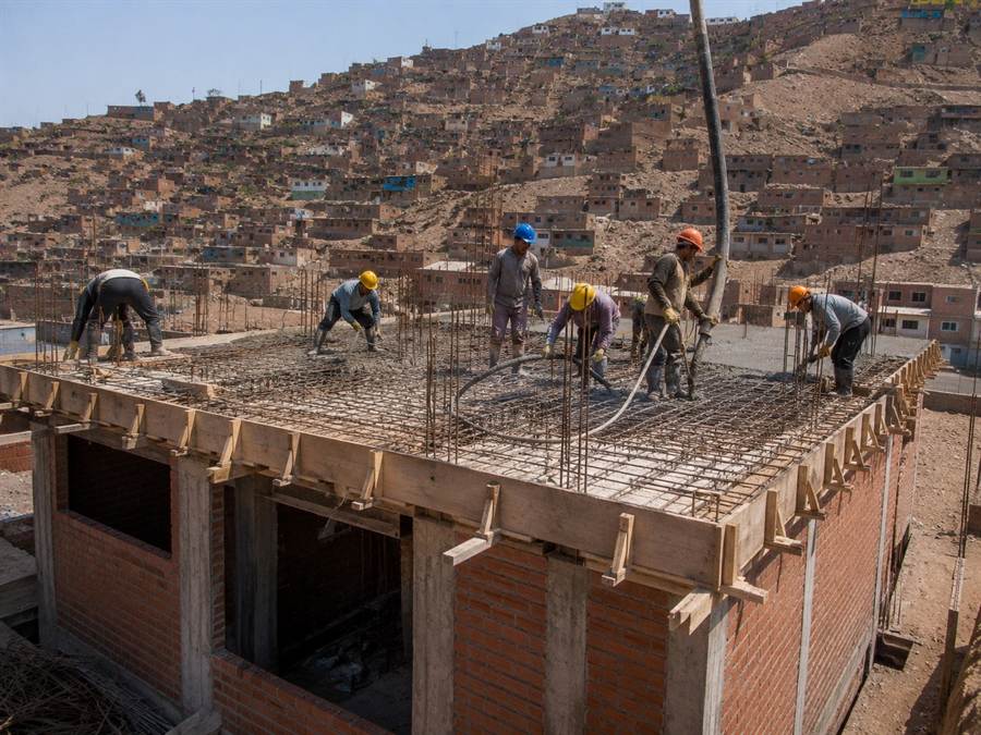 Armado y vaciado de la losa de una vivienda