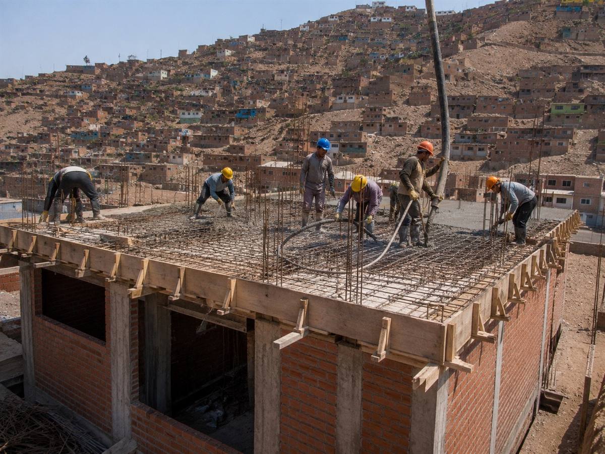 Armado de acero y encofrado antes del vaciado de una losa